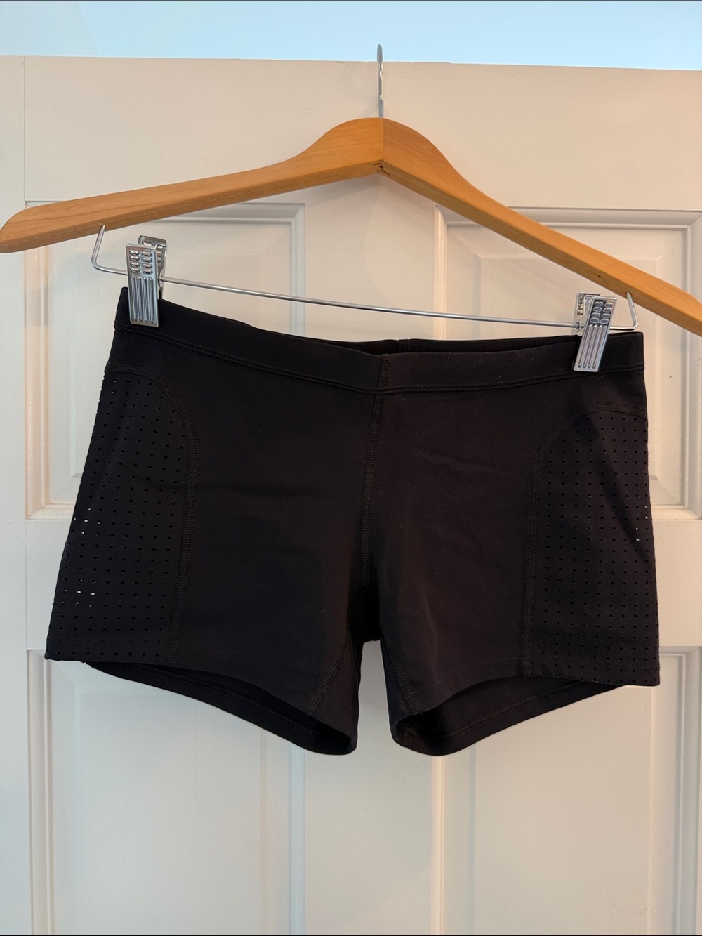 Lululemon Black Women's volleyball  Shorts with Perforated Side Panels